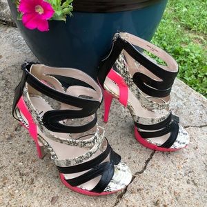 Fabulous Shi, platform heel, size 11